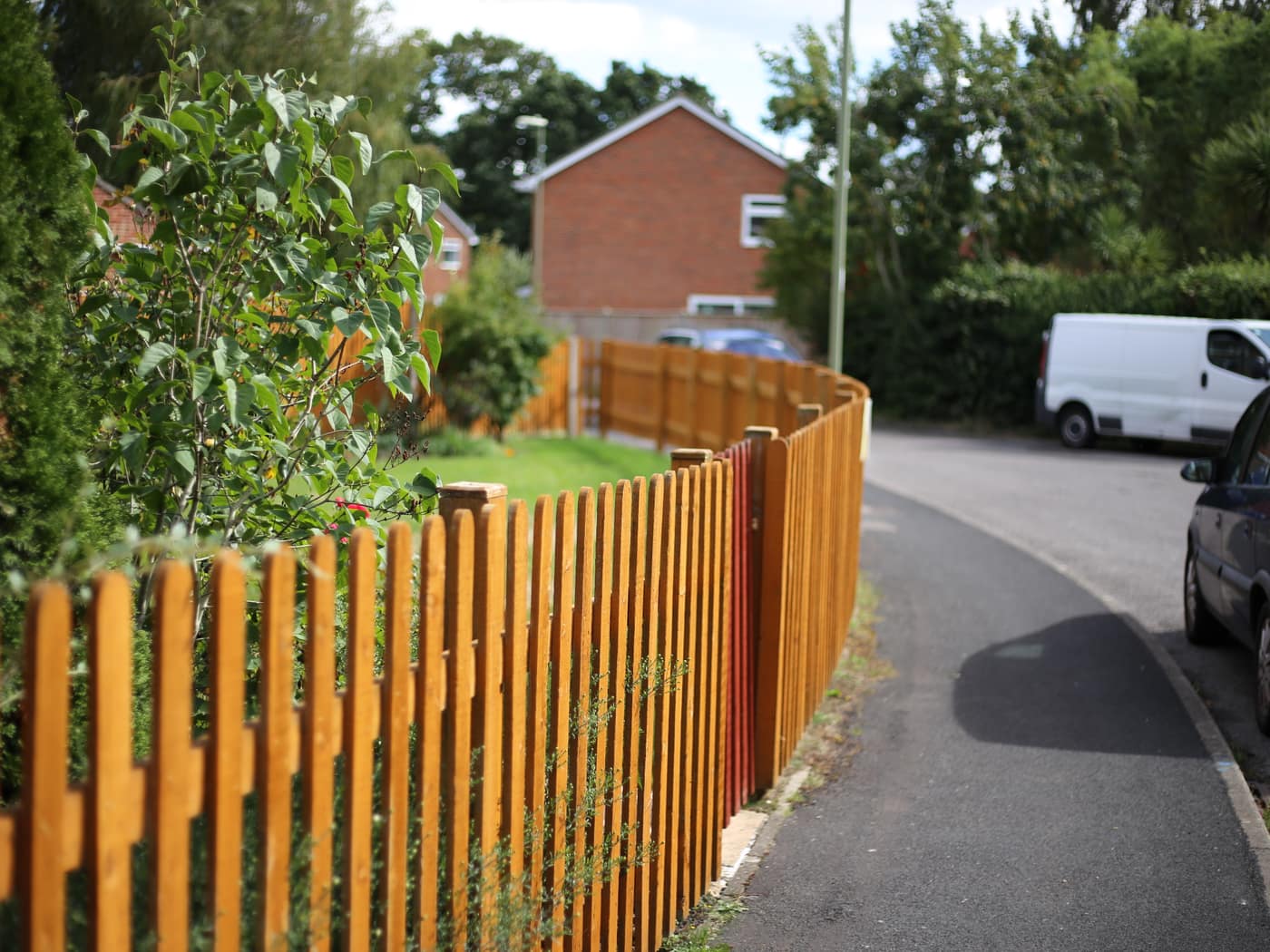 Curved picket fence